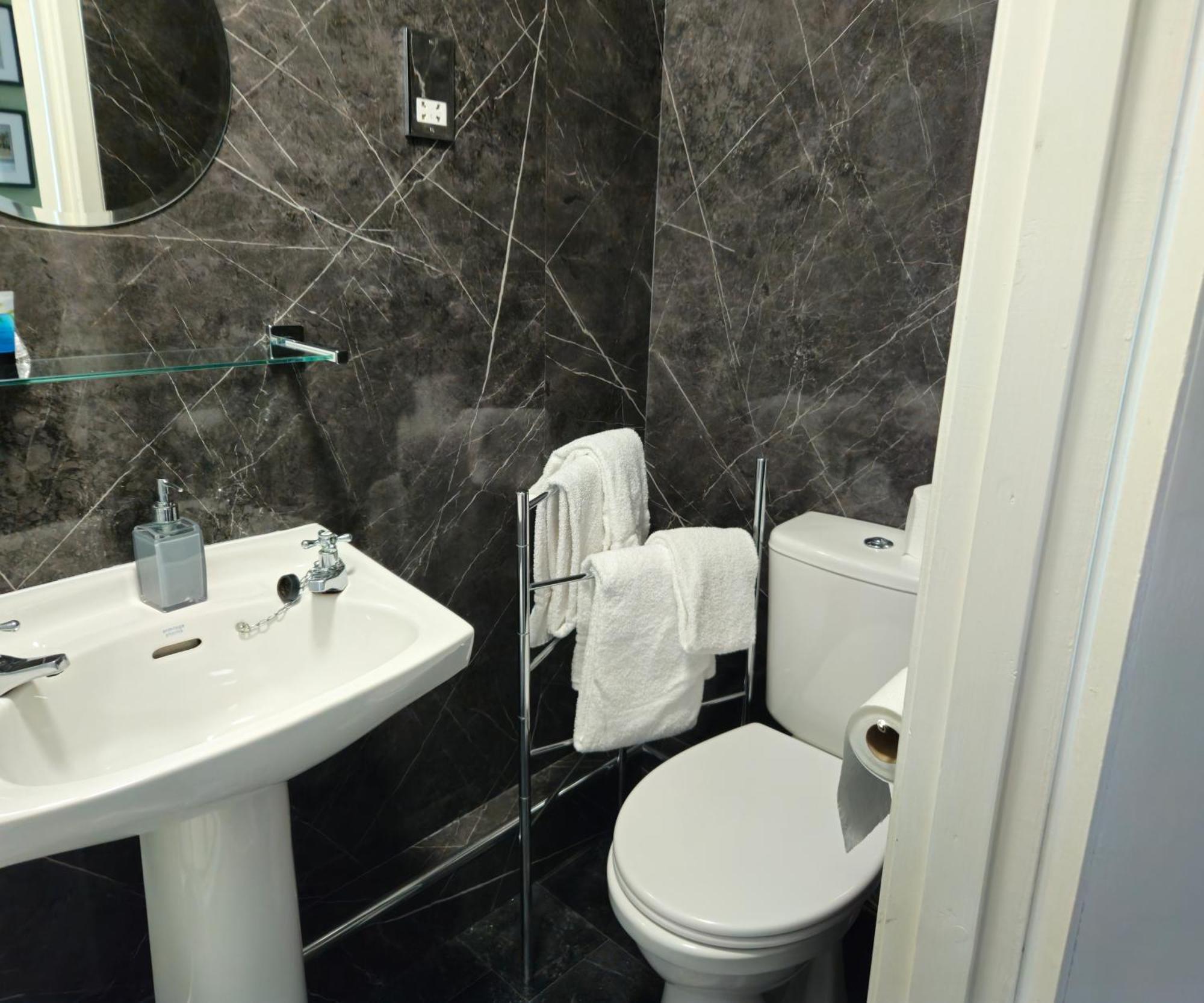 The County Hotel - Self Check-In, Ultra Fast Wi-Fi, Free Parking, Central Location 셀커크 외부 사진