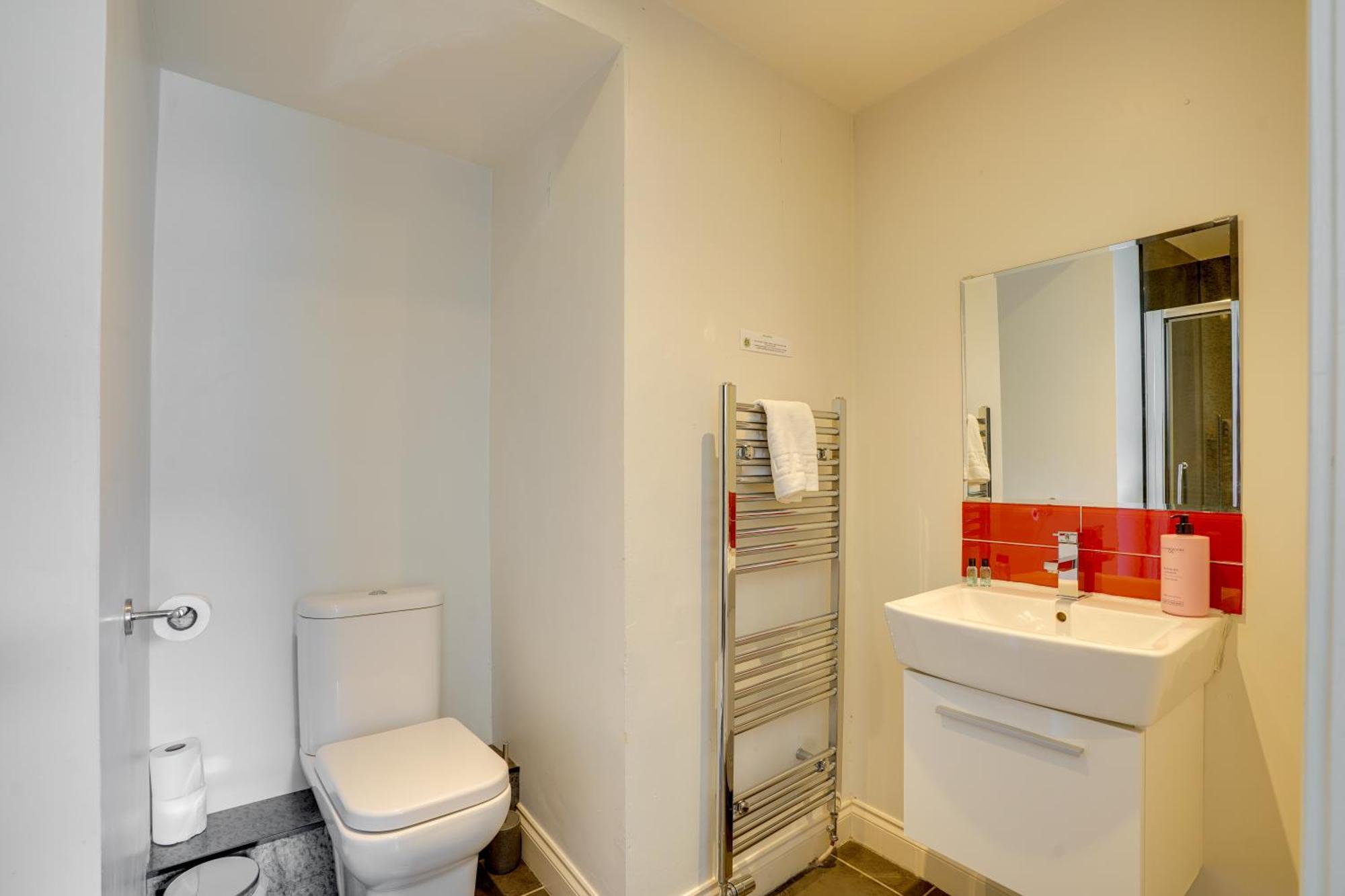 The County Hotel - Self Check-In, Ultra Fast Wi-Fi, Free Parking, Central Location 셀커크 외부 사진