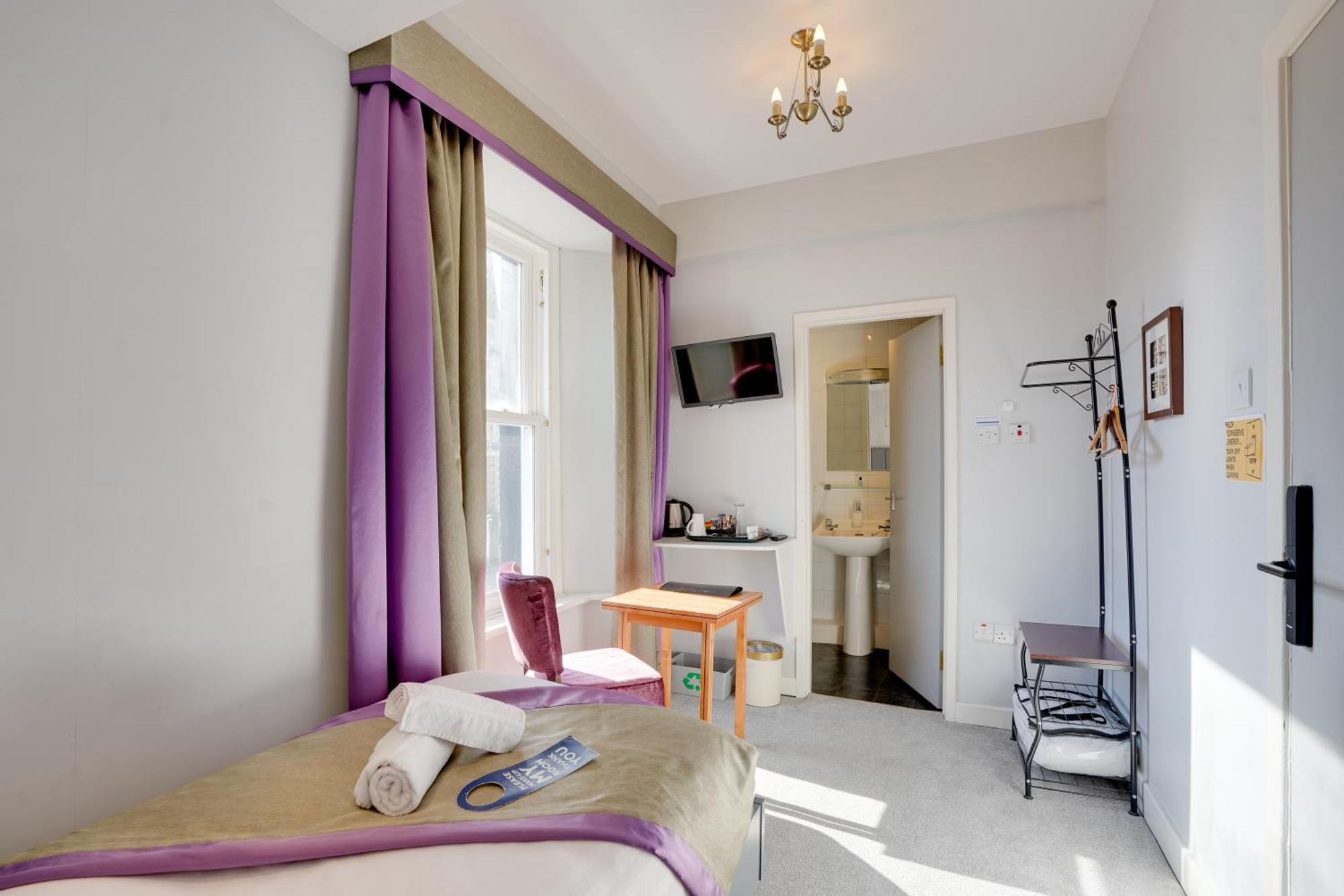 The County Hotel - Self Check-In, Ultra Fast Wi-Fi, Free Parking, Central Location 셀커크 외부 사진