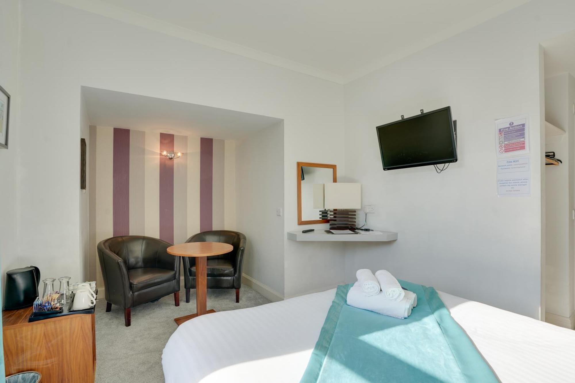 The County Hotel - Self Check-In, Ultra Fast Wi-Fi, Free Parking, Central Location 셀커크 외부 사진